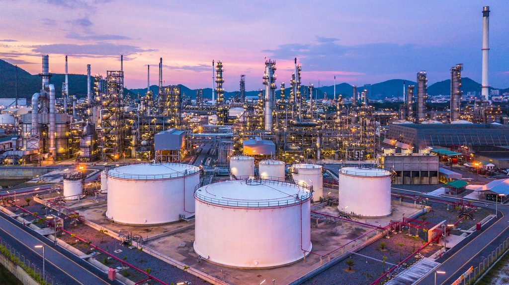 Industrial refinery lifting application